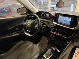 Peugeot 2008 1.5 HDI 2021. god. NAVI LED 8 mm lanac full