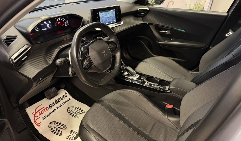 Peugeot 2008 1.5 HDI 2021. god. NAVI LED 8 mm lanac full